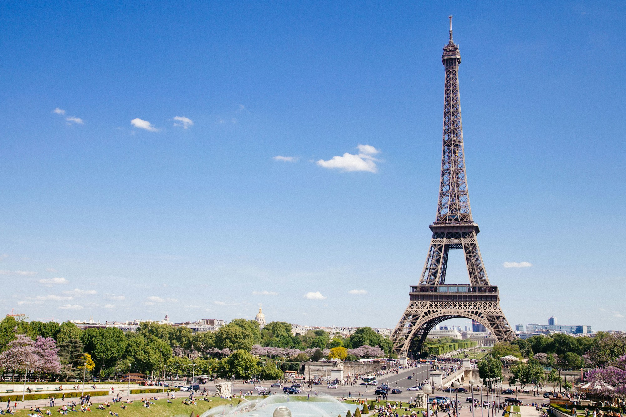 Eiffel Tower in Paris — online Mandarin lessons from France with WillyChina