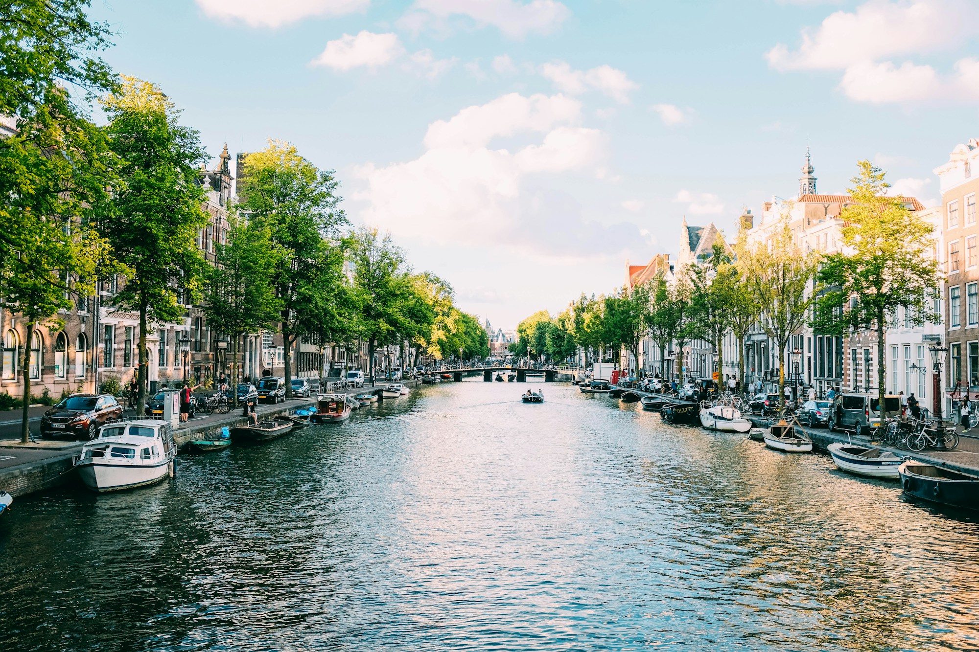 Amsterdam canal scene — online Mandarin lessons from the Netherlands with WillyChina