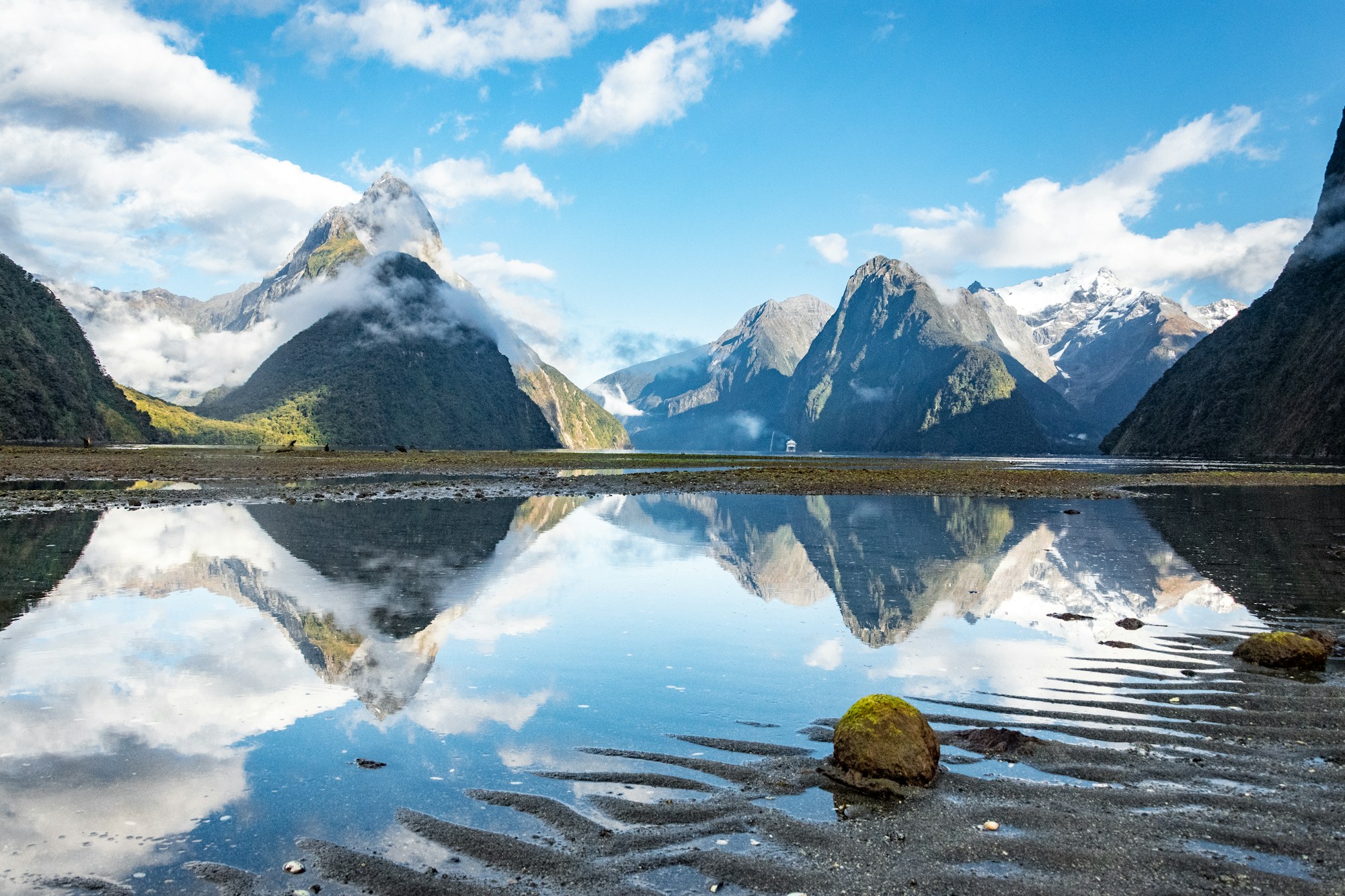 Milford Sound reflection, Fiordland — learn Mandarin online from New Zealand with WillyChina