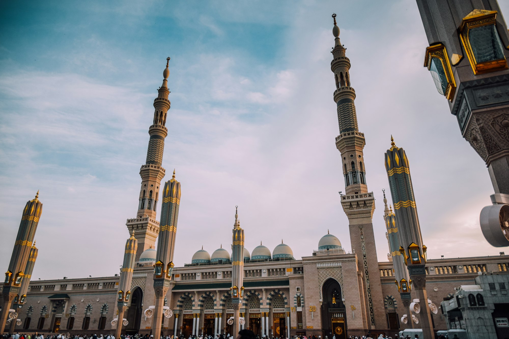 The Prophet’s Mosque in Medina — online Mandarin lessons from Saudi Arabia with WillyChina