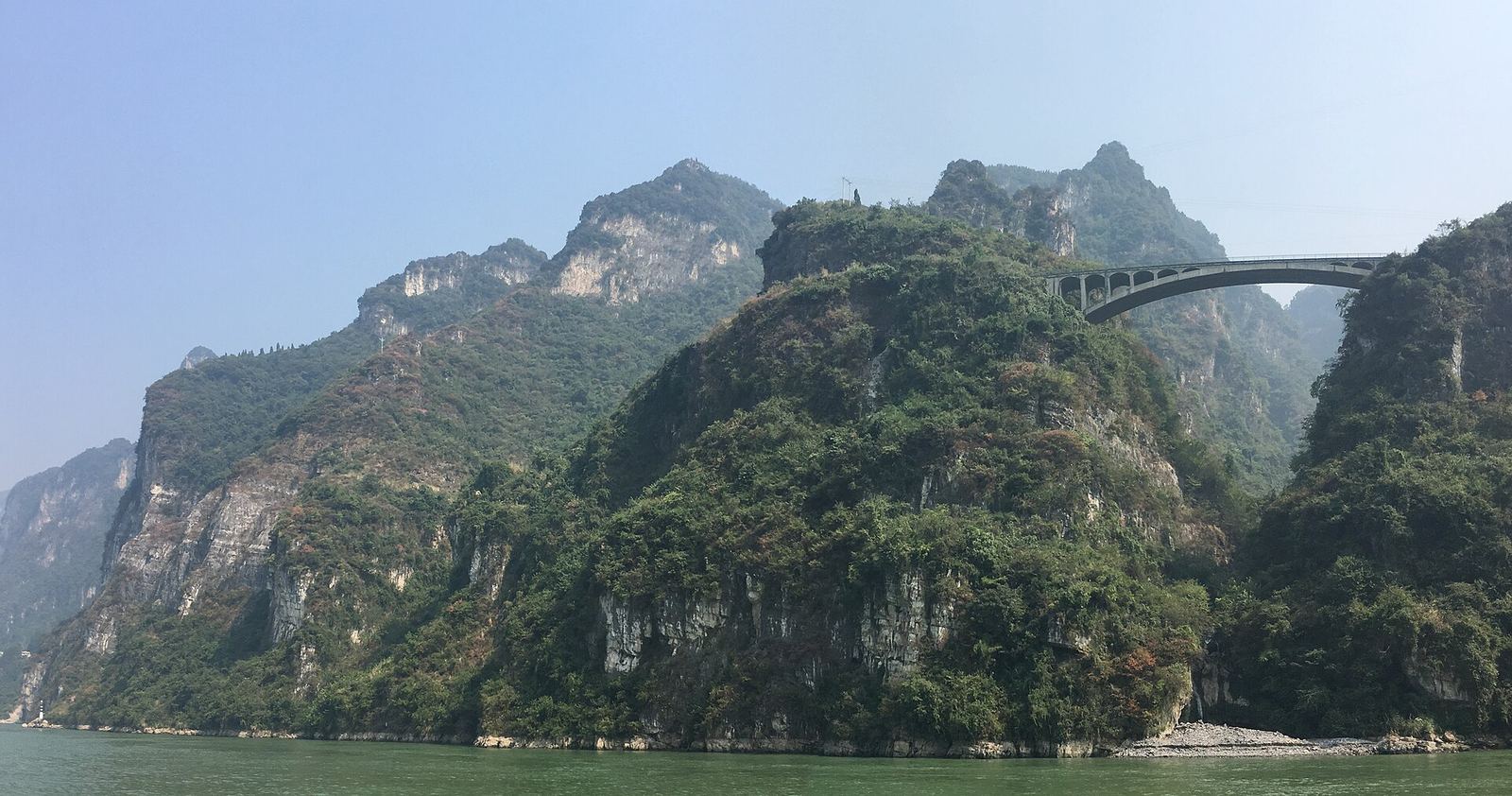 Xiling Gorge on the Yangtze River in Hubei, with steep green cliffs above the water